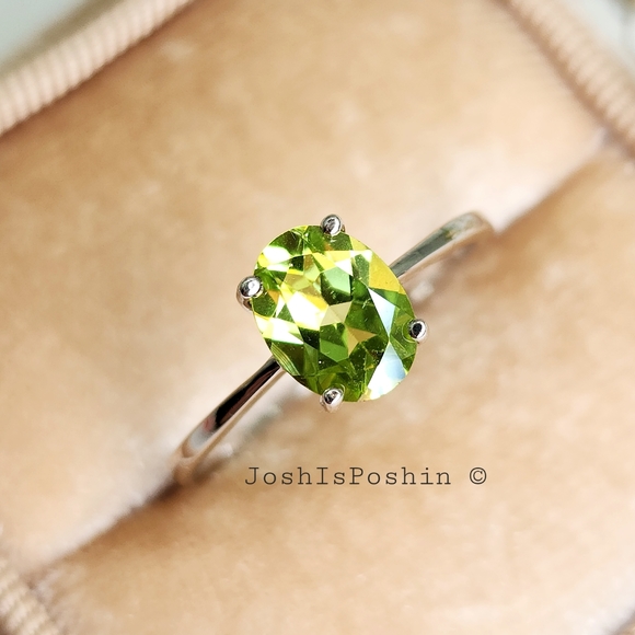 1.45 ct. natural peridot cocktail ring in sterling silver - Picture 1 of 13